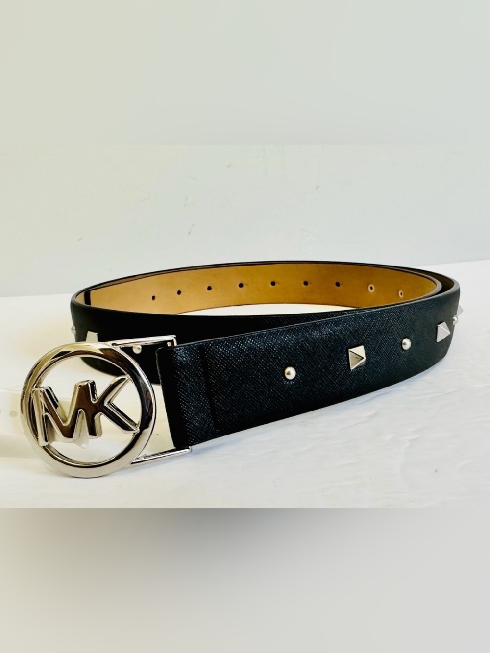 NWT MICHAEL KORS STUDDED LEATHER
BELT BLACK silver hardware